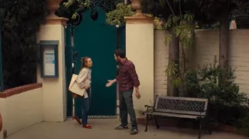 Chaussures Adidas Samba ADV portées par Noah Roklov (Adam Brody) comme on le voit dans Nobody Wants This (S02E08)