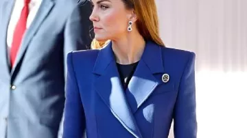 Kate Middleton Le Royal Dais Blue Coat dans King Charles, Prince William, Kate Middleton assistent à la cérémonie d’accueil du président allemand