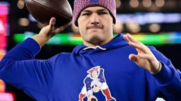 Sweat à capuche rétro Drake Maye Patriots