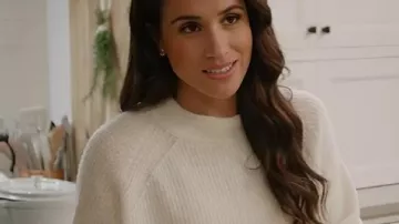 Con amor Celebración navideña Meghan Meghan Jersey blanco llevado por Self (Meghan Markle) como se ve en With Love, Meghan (S02)