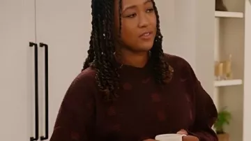 Avec amour Célébration des fêtes Meghan Pull bourgogne de Naomi Osaka tel que vu dans Avec amour, Meghan (S02)