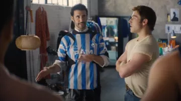 Martine Rose Leather Cargo Shorts negros usados por Charlie (Jordan Firstman) como se ve en I Love LA (S01E05)