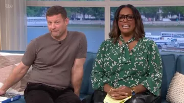 Blusa de seda Rixo Moss en City Floral Olive usada por Alison Hammond, vista en This Morning el 3 de octubre de 2025