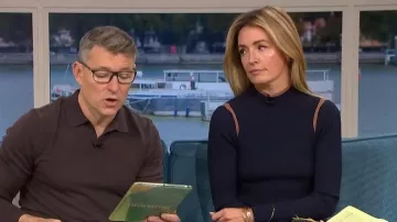 Robe Midi en maille côteuse Reiss Ella Colourblock portée par Cat Deeley telle que vue dans This Morning en octobre 2025