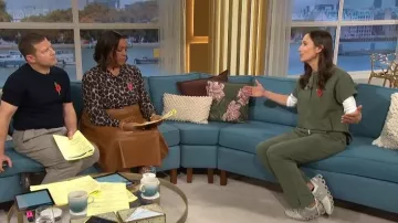 Jupe midi en simili cuir River Island Brown portée par Alison Hammond, telle que vue dans This Morning en octobre 2025