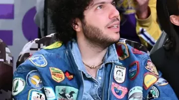 Benny Blanco LA Lakers Game Denim Jacket en Selena Gomez y Benny Blanco vistos junto a la cancha en Lakers