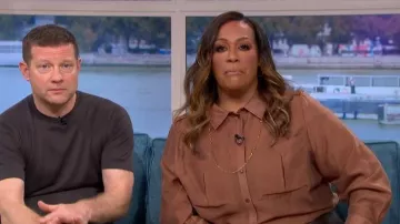 Chemise utilitaire à manches longues River Island Brown portée par Alison Hammond, telle que vue dans This Morning en novembre 2025