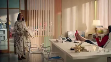 Mansur Gavriel Dream Ballet Flats worn by Molly Novak (Maya Rudolph) as seen in Loot (S03E09)