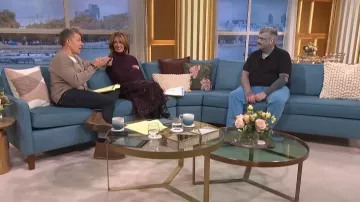 Robe midi à ourlet hybride tricotée River Island Red portée par Cat Deeley telle que vue dans This Morning en novembre 2025