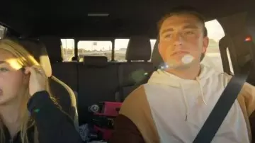 Sudadera sudadera de polar color block de uso original usada por Colin Dooley vista en Baylen Out Loud (S02E09)