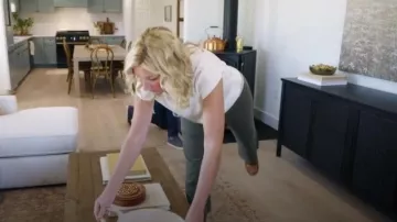 Jeans AG Natasha taille intermédiaire taille courte portés par Jenny Marrs, comme on le voit dans Fixer to Fabulous (S07E01)