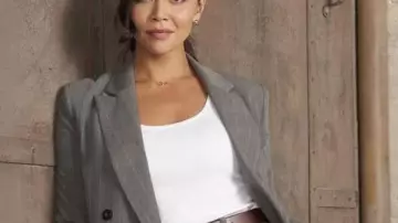 The Rookie S08 Promo Melissa O’Neil Grey Blazer worn by Lucy Chen (Melissa O'Neil) in The Rookie