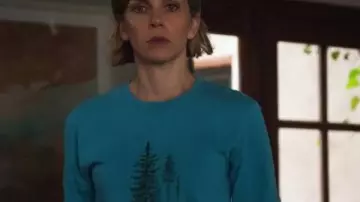 Pluribus 2025 Rhea Seehorn Pine Tree Long Sleeve Top worn by Carol Sturka (Rhea Seehorn) in Pluribus (S01)