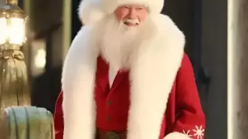 El Hombre con la Bolsa: Abrigo de Papá Noel que lleva Papá Noel (Arnold Schwarzenegger) como se ve en El hombre de la bolsa