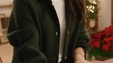 Veste en cachemire portée par Meghan Markle dans With Love, Meghan : Célébration des fêtes