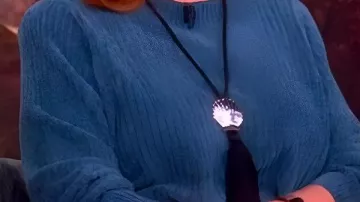 Pull bleu porté par Joy Behar dans The View