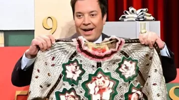 The Tonight Show avec Jimmy Fallon XChristmas Sweater tel que vu dans The Tonight Show Starring Jimmy Fallon