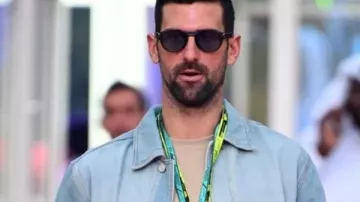Novak Djokovic Formule 1 Qatar Denim Jacket dans Max Verstappen affronte Novak Djokovic au Grand Prix du Qatar