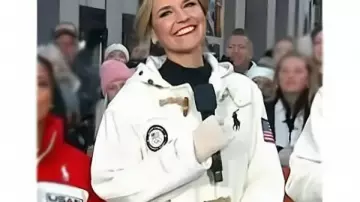 El Today Show 2025 Abrigo blanco de palanca Savannah Guthrie que lleva Savannah Guthrie en Today Show