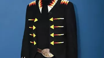 Black Jacket worn by (Reba McEntire) in The Tonight Show Starring Jimmy Fallon (S12)