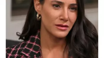 Posséder Manhattan S02 Chloe Tucker Black Tweed Blazer porté par Self (Chloe Tucker Caine) tel que vu dans Owning Manhattan