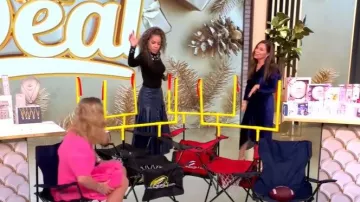 Robe Midi en velours rayé Isabel Marant Nemil portée par Gretta Monahan telle que vue dans The View le 3 décembre 2025