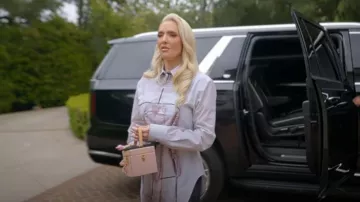 Boîte Louis Vuitton monogramme Vernis Bleecker portée par Erika Girardi telle que vue dans Les vraies femmes au foyer de Beverly Hills (S15E01)