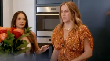 Robe Midi à coup de fleurs en V à taille smockée taille A-Line a.l.c. Lucia portée par Jill, telle que vue dans The Real Housewives of Beverly Hills (S15E01)