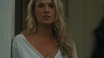 Landman S02 Ali Larter Camiseta blanca llevada por Angela Norris (Ali Larter) en Landman (S01)