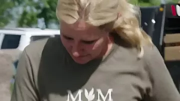 Fixer To Fabulous S07 Jenny Marrs T-Shirt worn by (Jenny Marrs) in Fixer to Fabulous (S06)