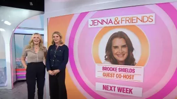 Cardigan en maille côtelée Sandro Denim Detail porté par Jenna Bush Hager tel que vu dans Today with Jenna & Friends le 5 décembre 2025