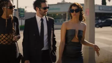 Lunettes de soleil Balenciaga Monaco Cat-Eye portées par Tallulah (Odessa A’zion) telles que vues dans I Love LA (S01E06)