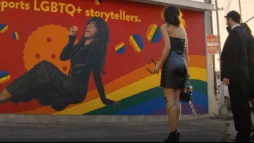 Plataforma elevada Ghillie de Vivienne Westwood usada por Tallulah (Odessa A'zion) como se ve en I Love LA (S01E06)