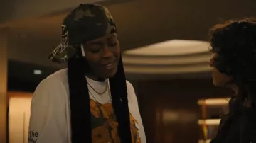 Alice Hollywood FW25 Moto Couture Cap in Camo worn by Tess (Moses Ingram) as seen in I Love LA (S01E06)