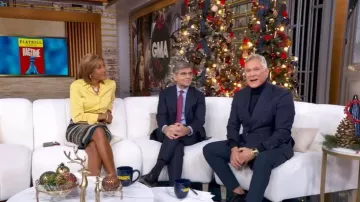 Jupe rayée Burberry Prorsum jusqu’aux genoux portée par Robin Roberts, telle que vue dans Good Morning America le 4 décembre 2025