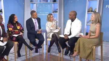 Vestido Jersey Metálico Lustro de Banana Republic usado por Misty Belles visto en Today, el 8 de diciembre de 2025