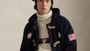 Manteau à bascule du porte-drapeau de l’équipe USA aux Jeux olympiques d’hiver 2026 dans les uniformes olympiques de l’équipe américaine dévoilé par Ralph Lauren