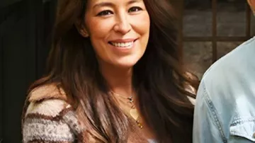 Fixer Upper Colorado Mountain House 2025 Joanna Gaines Brown Cardigan worn by Joanna Gaines in Fixer Upper: Colorado Mountain House