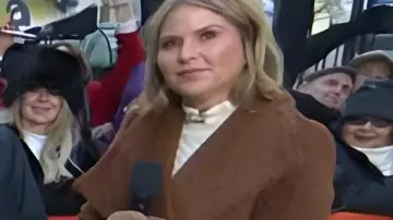 Présentation d’aujourd’hui Manteau enveloppant marron de Jenna Bush Hager tel que vu dans Today