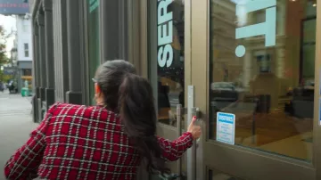 Alice + Olivia Kidman Jacket worn by (Chloe Tucker Caine) as seen in Owning Manhattan (S02E01)