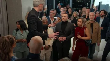 Combinaison en velours ouvert de Reiss Diane portée par (Jessica Taylor) telle que vue dans Owning Manhattan (S02E01)