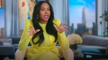 Pendientes Alexis Bittar Gold Pave Link Drop que lleva Tricia Lee, tal como se ve en Owning Manhattan (S02E02)