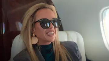 Gucci Black Round Sunglasses worn by Jess Taylor as seen in Owning Manhattan(S02E06)