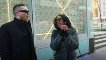 Manteau en arête de poisson noir de Tagilatore porté par Tricia Lee tel que vu dans Owning Manhattan (S02E06)