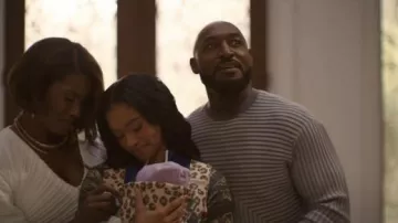 Pull Emporio Armani en coton à côtes larges en mélange modal porté par Phillip Banks (Adrian Holmes) tel que vu dans Bel-Air (S04E08)