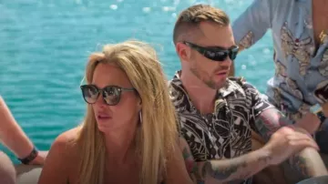 Lunettes de soleil rondes noires Gucci portées par Jess Taylor telles que vues dans Owning Manhattan (S02E07)