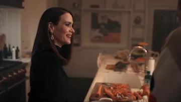 Boucles d’oreilles Tiffany HardWear en maillons grands portées par Carrington Lane (Sarah Paulson) telles que vues dans All’s Fair (S01E08)