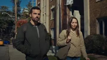 Chaqueta bomber acolchada de diamantes® de Levi's que lleva Nate (Ian Harding) como se ve en Ripple (S01E02)