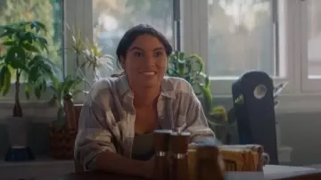 Chemise en flanelle Aerie Anytime favorite portée par Aria (Sydney Agudong) telle que vue dans Ripple (S01E02)