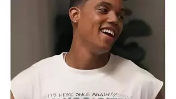 Bel-Air S04 Will Smith Graphic Print Tank Top usada por Will Smith (Jabari Banks) tal como se ve en Bel-Air